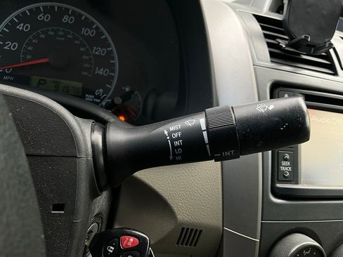 Used 2013 Toyota Corolla LE image 29