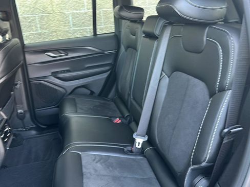 Used 2025 Jeep Grand Cherokee Altitude AWD/4WD image 29