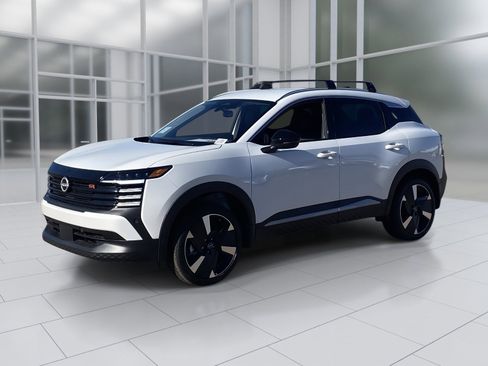 New 2026 Nissan Kicks SR w/ Cold Weather Package image 2