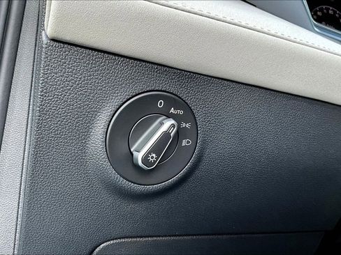 New 2026 Volkswagen Taos SE image 15