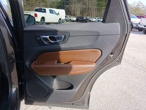 Used 2022 Volvo XC60 B5 Inscription w/ Protection Package Premier FWD image 22