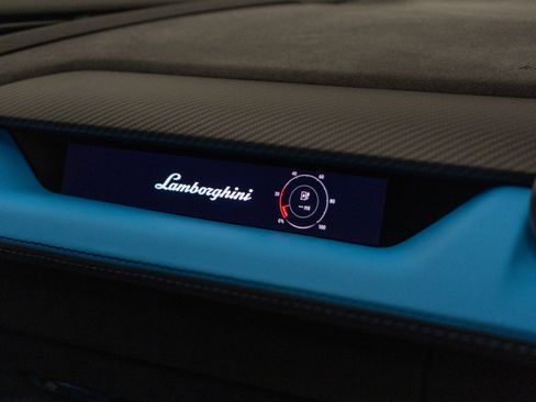 Used 2025 Lamborghini Revuelto AWD/4WD image 30