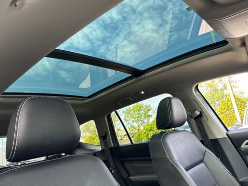 Used 2023 Volkswagen Atlas SE w/ Panoramic Sunroof Package image 18