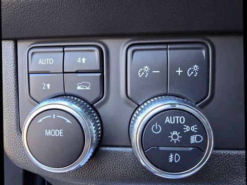 Used 2023 GMC Yukon XL SLT AWD/4WD image 26