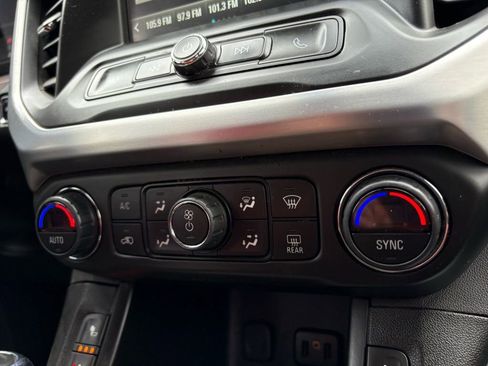 Used 2018 GMC Acadia SLE image 36