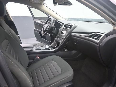 Used 2020 Ford Fusion SE FWD image 16