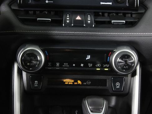 Used 2021 Toyota RAV4 XLE Premium image 20