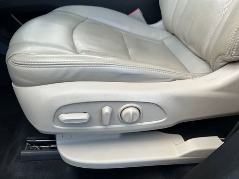 Used 2018 Buick Enclave Premium AWD/4WD image 23