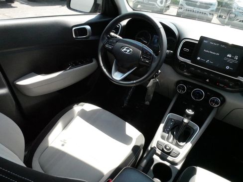 Used 2021 Hyundai Venue SEL FWD image 9