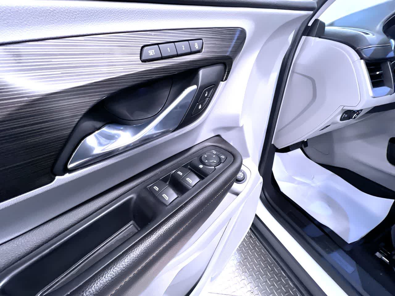 Used 2021 GMC Terrain SLT w/ LPO, Floor Liner Package FWD image 12