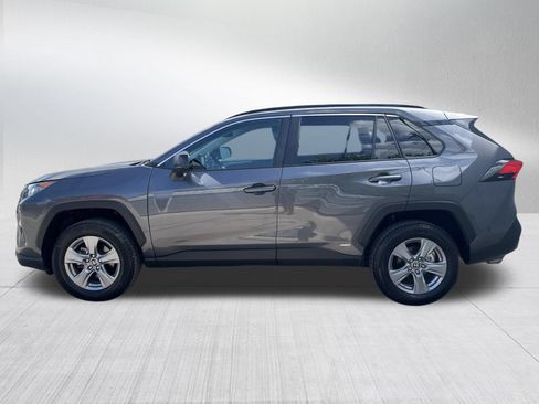 Used 2022 Toyota RAV4 LE AWD/4WD image 4