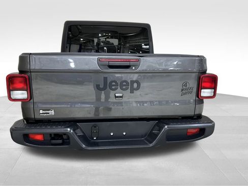 Used 2022 Jeep Gladiator Sport image 12