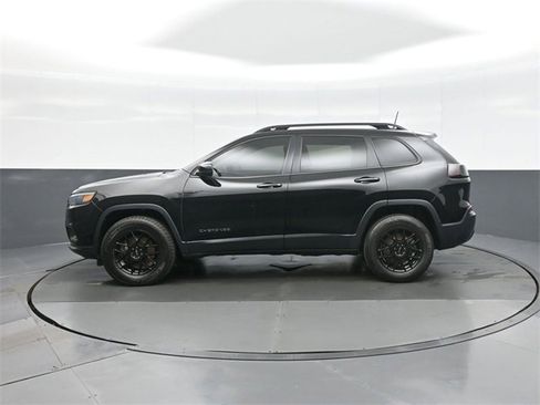Used 2019 Jeep Cherokee Latitude w/ Cold Weather Group image 4