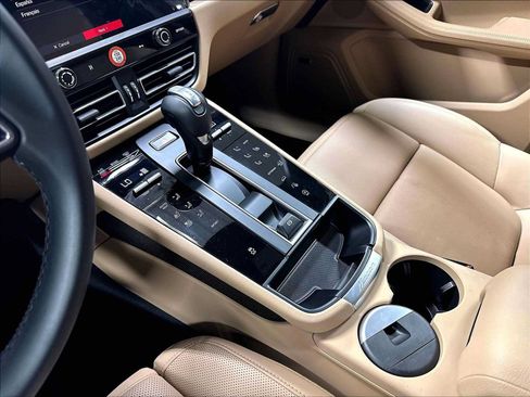 Used 2026 Porsche Macan AWD/4WD image 19