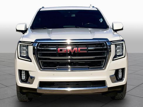 Used 2021 GMC Yukon SLT w/ Rear Media and Nav Package AWD/4WD image 3