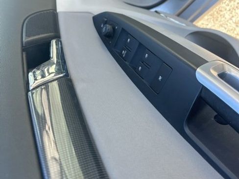 Used 2008 Saturn Vue XR image 12