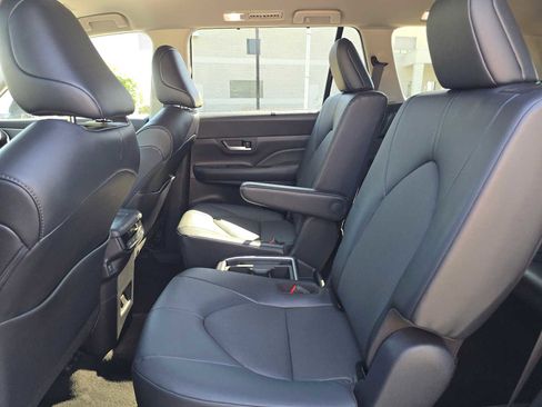 Certified 2025 Toyota Grand Highlander FWD image 18