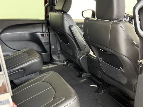 New 2026 Chrysler Pacifica Select image 15
