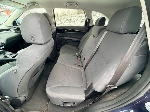 Used 2019 Kia Sorento LX w/ LX Convenience Package image 19