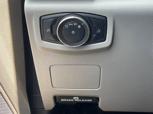 Used 2020 Ford F550 4x4 Crew Cab Super Duty w/ Power Equipment Group image 28