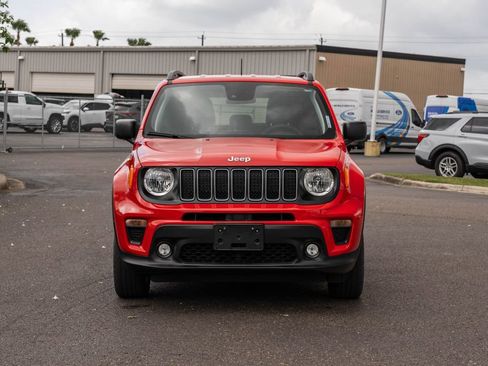 Used 2022 Jeep Renegade Latitude AWD/4WD image 2