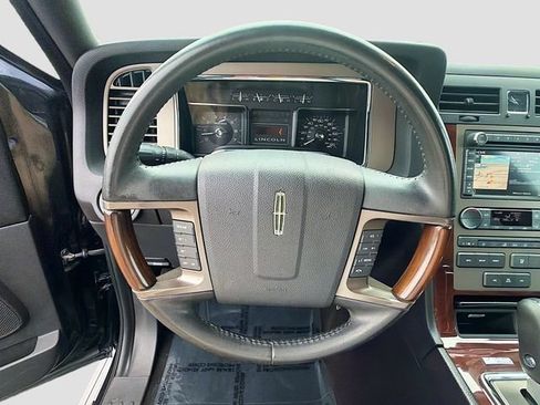 Used 2014 Lincoln Navigator 4WD image 11