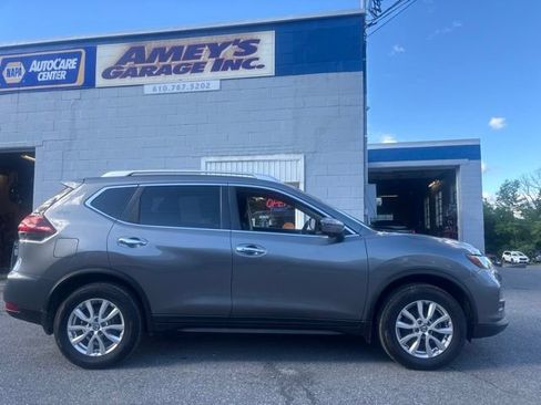 Used 2018 Nissan Rogue SV w/ Premium Package AWD/4WD image 8