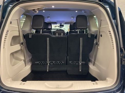 Used 2022 Chrysler Pacifica Touring-L image 13