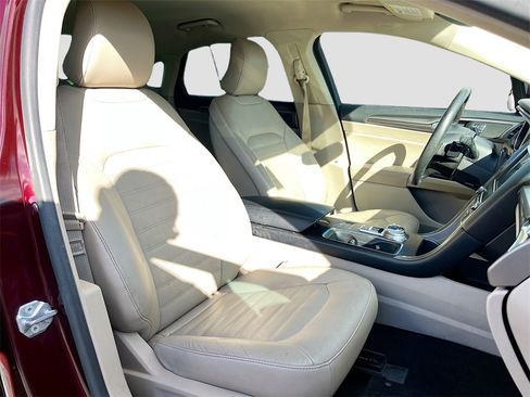 Used 2018 Ford Fusion SE w/ Fusion SE Technology Package image 27