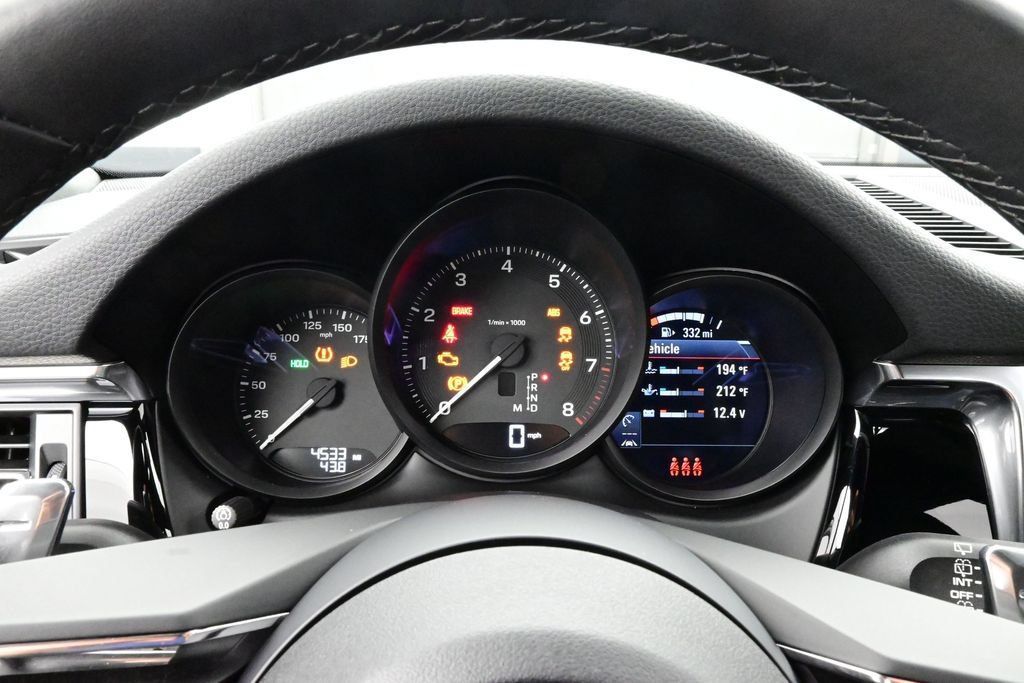Certified 2025 Porsche Macan AWD/4WD image 9