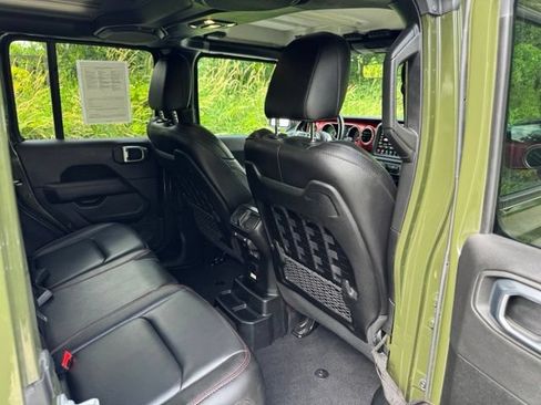 Used 2021 Jeep Wrangler Unlimited Rubicon w/ Dual Top Group AWD/4WD image 16