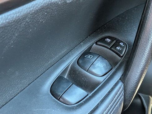 Used 2018 Nissan Rogue Sport S AWD/4WD image 21