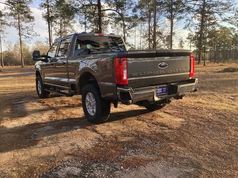 Used 2025 Ford F250 XLT w/ FX4 Off-Road Package AWD/4WD image 3