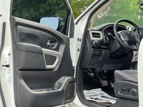 Used 2021 Nissan Titan SV w/ SV Convenience Package AWD/4WD image 9