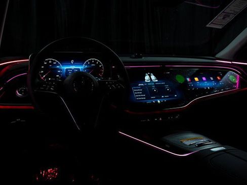 Used 2025 Mercedes-Benz E 350 4MATIC Sedan image 21