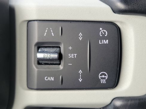 Used 2022 Land Rover Defender 110 XS Edition AWD/4WD image 24