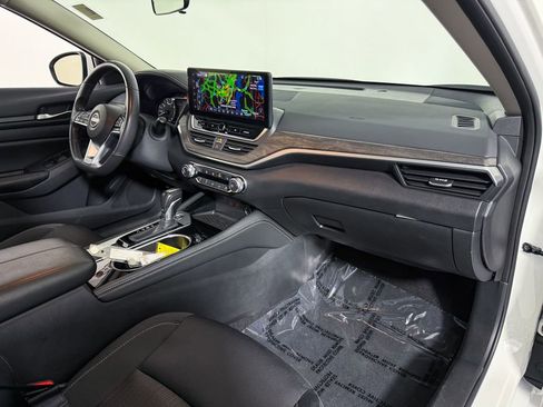 Used 2024 Nissan Altima 2.5 SV w/ SV Premium Package image 13