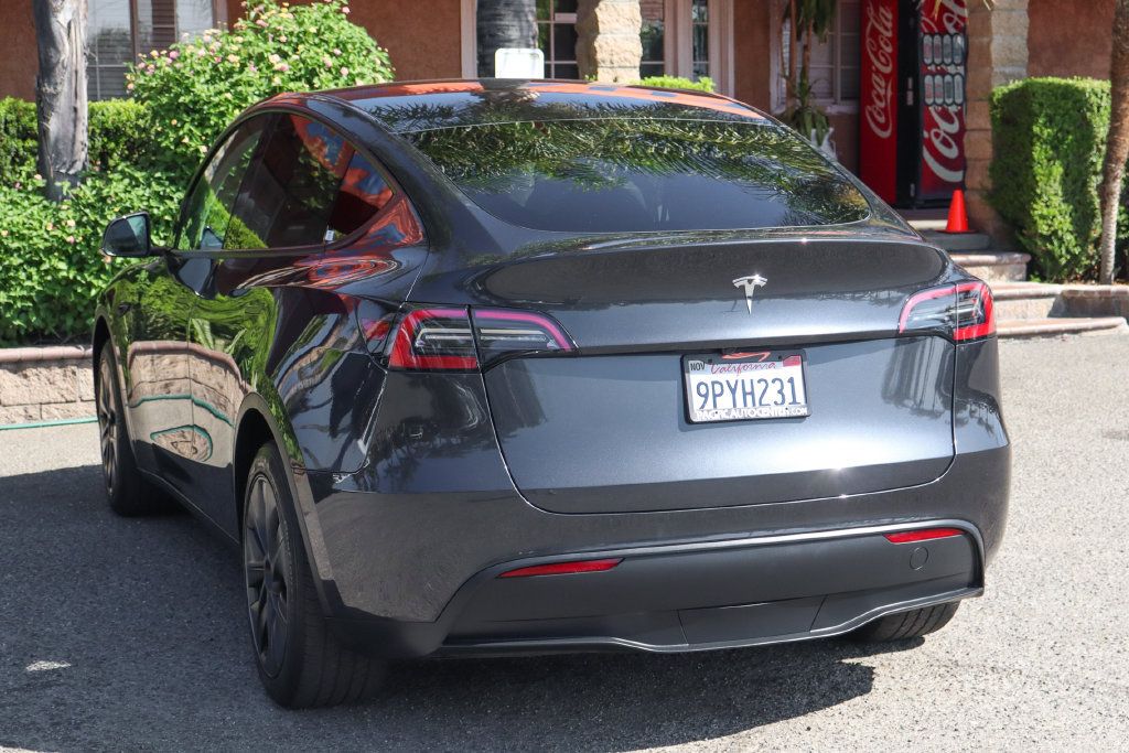 Used 2025 Tesla Model Y Long Range RWD image 6