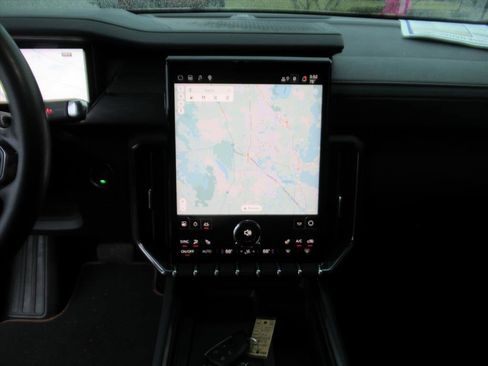 Used 2025 GMC Acadia AT4 image 21