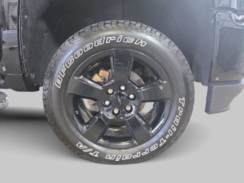 Used 2018 Chevrolet Silverado 1500 Custom w/ Custom Value Package AWD/4WD image 36