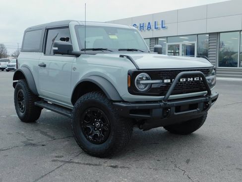 Used 2023 Ford Bronco Wildtrak image 2