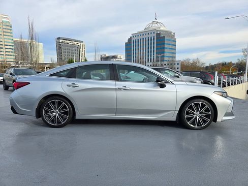 Used 2021 Toyota Avalon XSE image 6