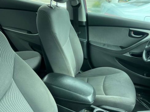 Used 2016 Hyundai Elantra SE w/ Option Group 02 FWD image 3