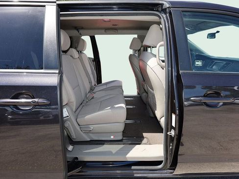 Used 2021 Kia Sedona LX image 11