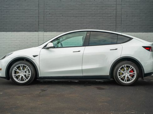 Used 2022 Tesla Model Y Long Range AWD/4WD image 8
