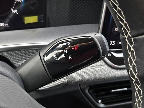 Used 2025 Volkswagen Tiguan S image 21