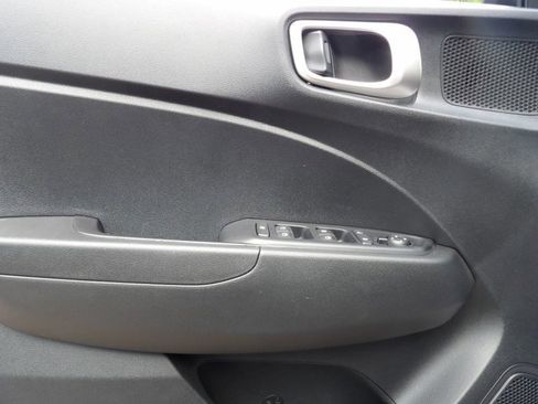 Used 2023 Hyundai Venue SEL w/ Cargo Package FWD image 14