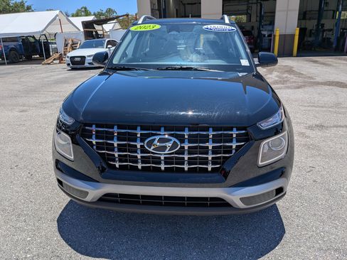 Used 2023 Hyundai Venue SEL FWD image 9