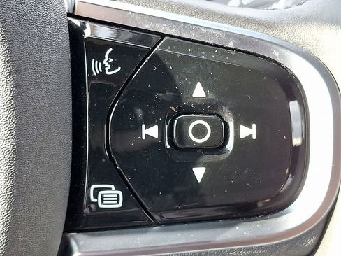 Used 2025 Volvo XC90 B5 Plus w/ Protection Package Premier image 17