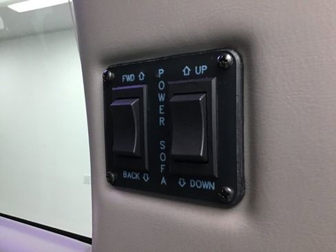 Used 2023 GMC Savana 2500 image 8